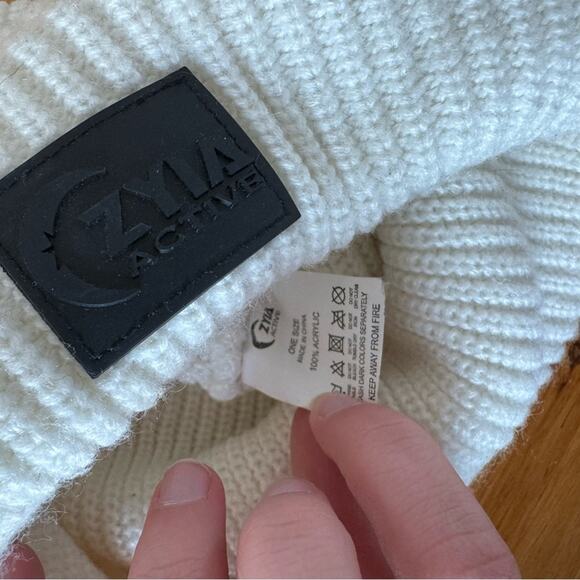 Zyia Active White Ribbed Knit Cuffed Beanie Hat - Picture 4 of 4